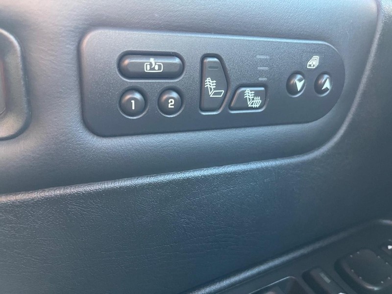HUMMER H2 Vehicle Full-screen Gallery Image 17
