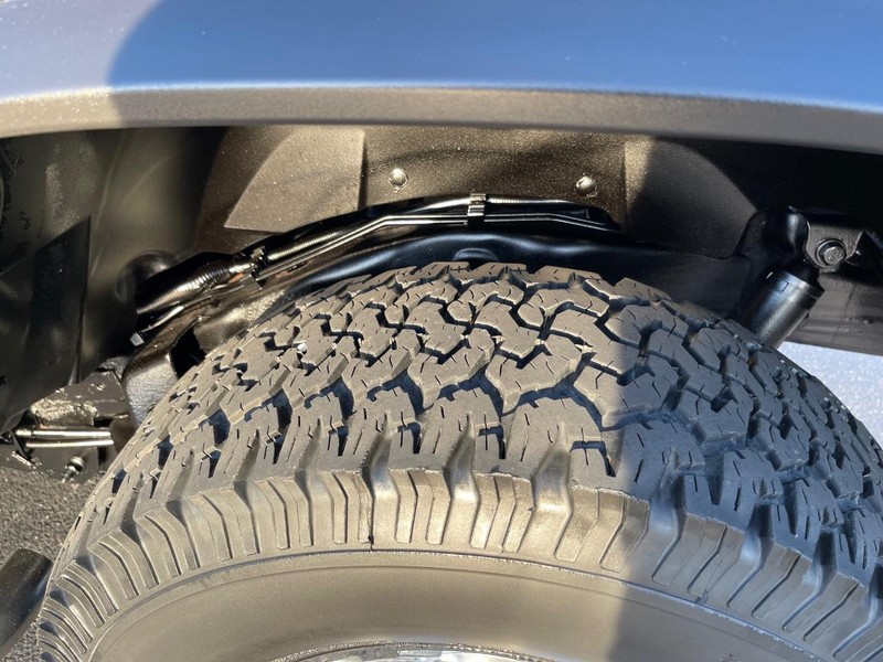 HUMMER H2 Vehicle Full-screen Gallery Image 23