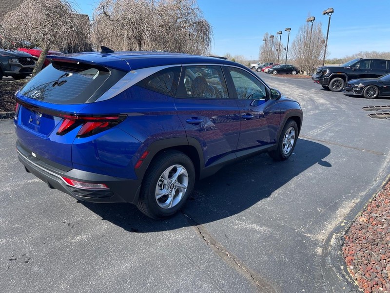 Hyundai Tucson Vehicle Full-screen Gallery Image 2