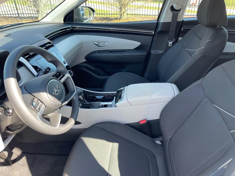 Hyundai Tucson Vehicle Full-screen Gallery Image 5