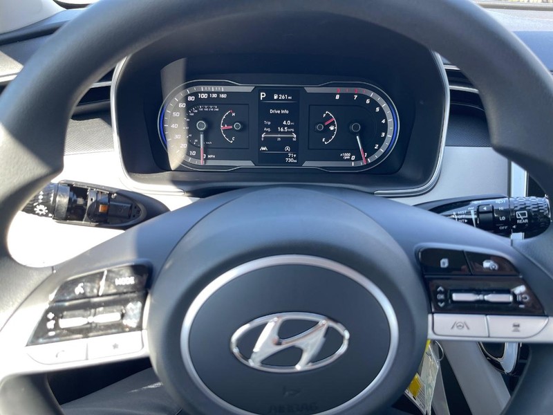 Hyundai Tucson Vehicle Full-screen Gallery Image 7