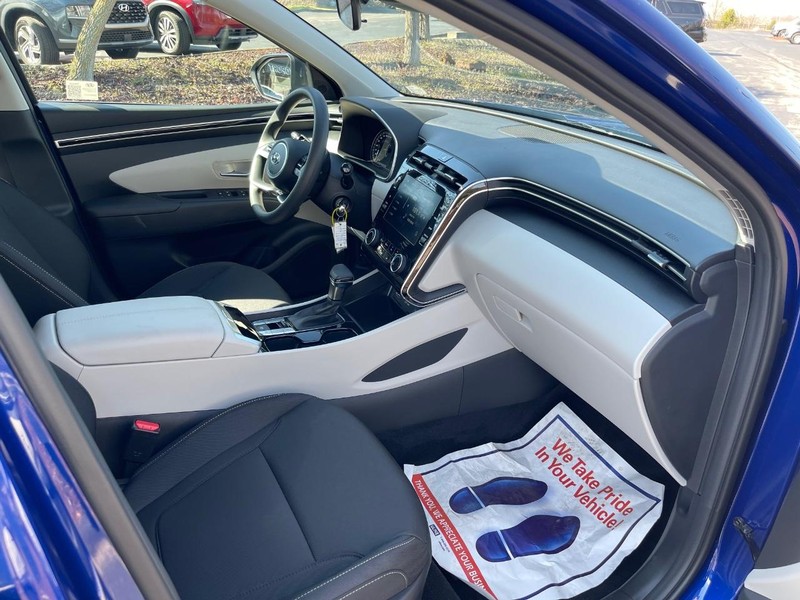 Hyundai Tucson Vehicle Full-screen Gallery Image 9