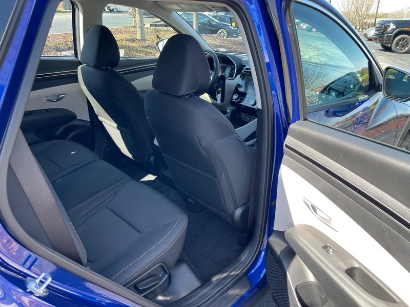 Hyundai Tucson Vehicle Full-screen Gallery Image 11