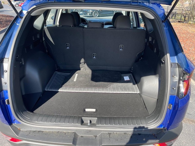 Hyundai Tucson Vehicle Full-screen Gallery Image 12