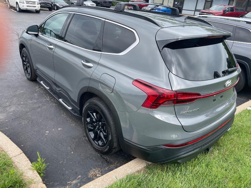 Hyundai Santa Fe Vehicle Full-screen Gallery Image 4