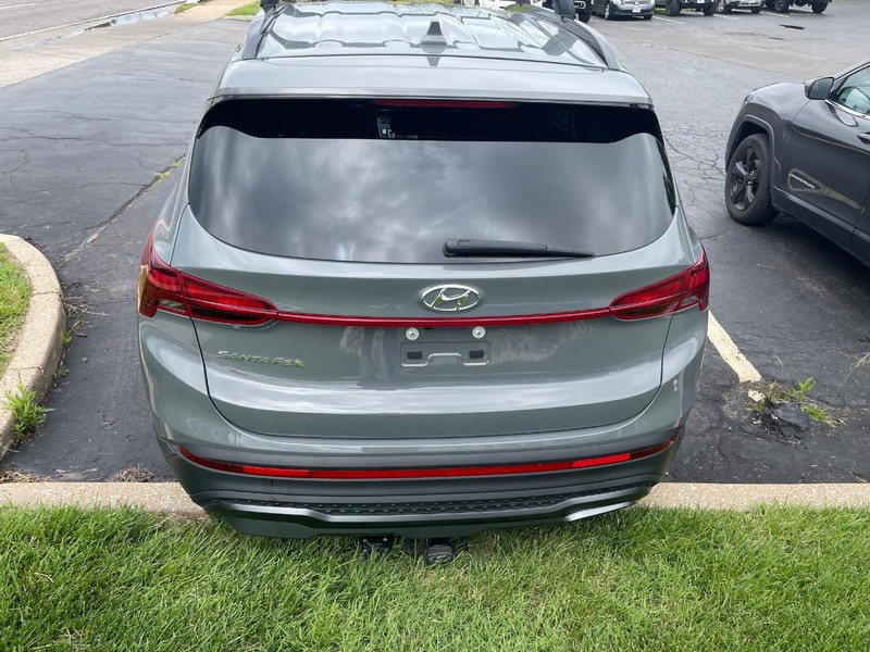 Hyundai Santa Fe Vehicle Full-screen Gallery Image 5