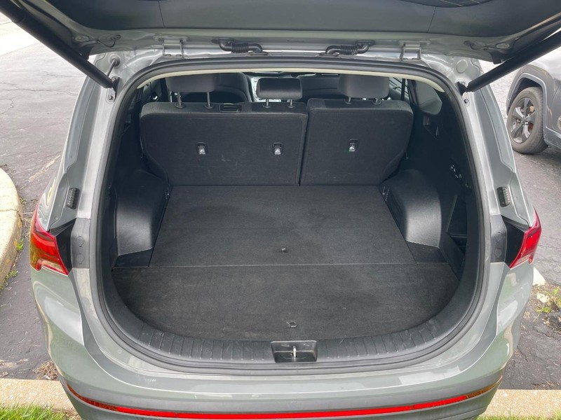 Hyundai Santa Fe Vehicle Full-screen Gallery Image 6