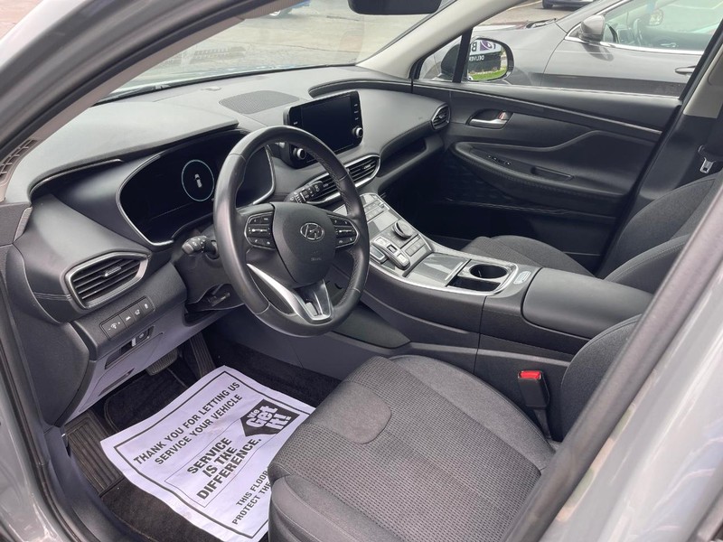 Hyundai Santa Fe Vehicle Full-screen Gallery Image 7