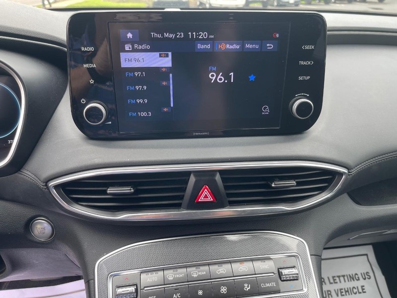 Hyundai Santa Fe Vehicle Full-screen Gallery Image 10