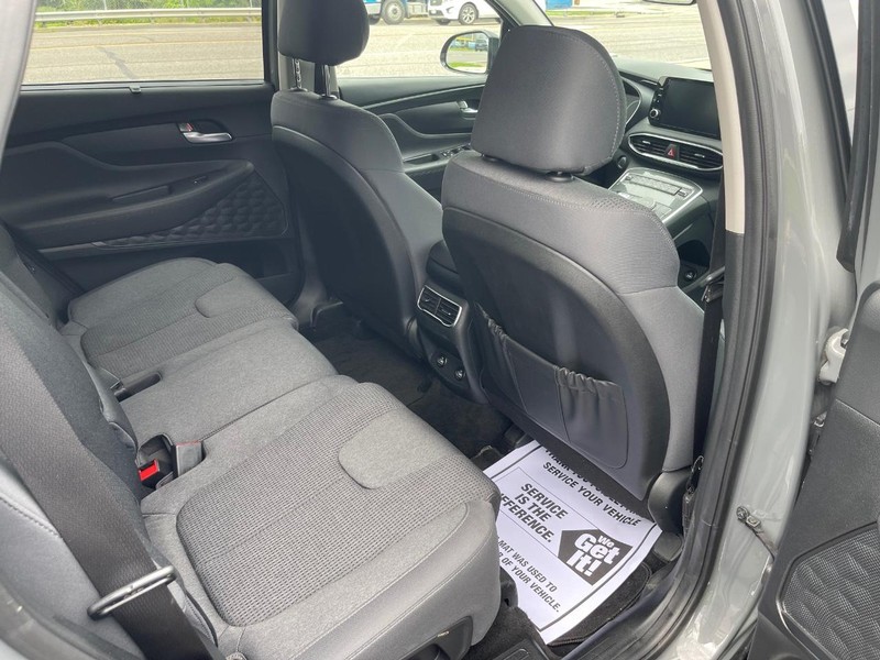 Hyundai Santa Fe Vehicle Full-screen Gallery Image 13