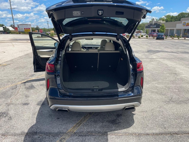 INFINITI QX50 Vehicle Full-screen Gallery Image 7