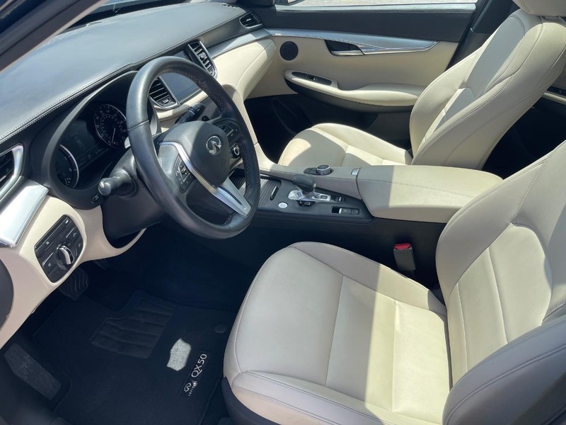 INFINITI QX50 Vehicle Full-screen Gallery Image 8