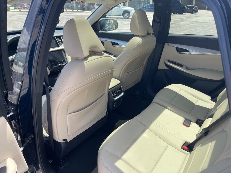 INFINITI QX50 Vehicle Full-screen Gallery Image 14