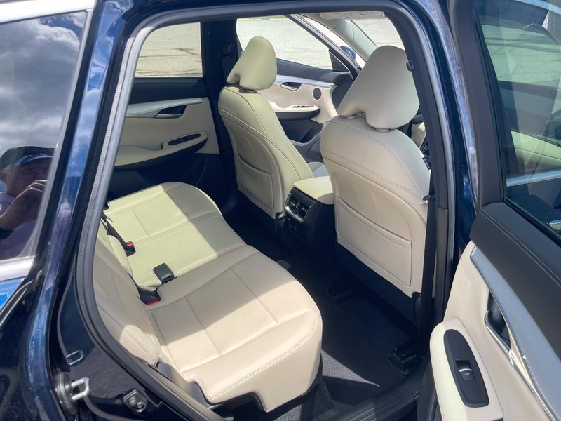 INFINITI QX50 Vehicle Full-screen Gallery Image 15