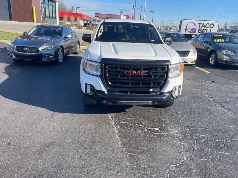 GMC Canyon Vehicle Full-screen Gallery Image 2