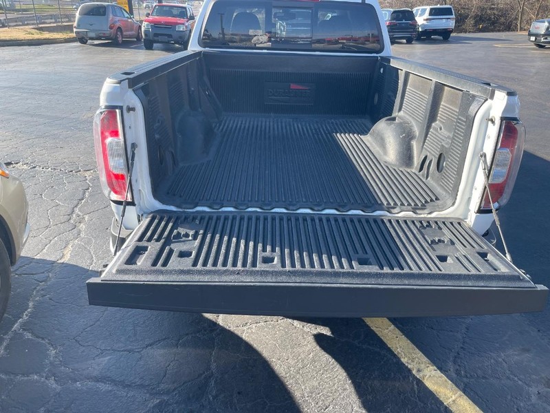 GMC Canyon Vehicle Full-screen Gallery Image 5