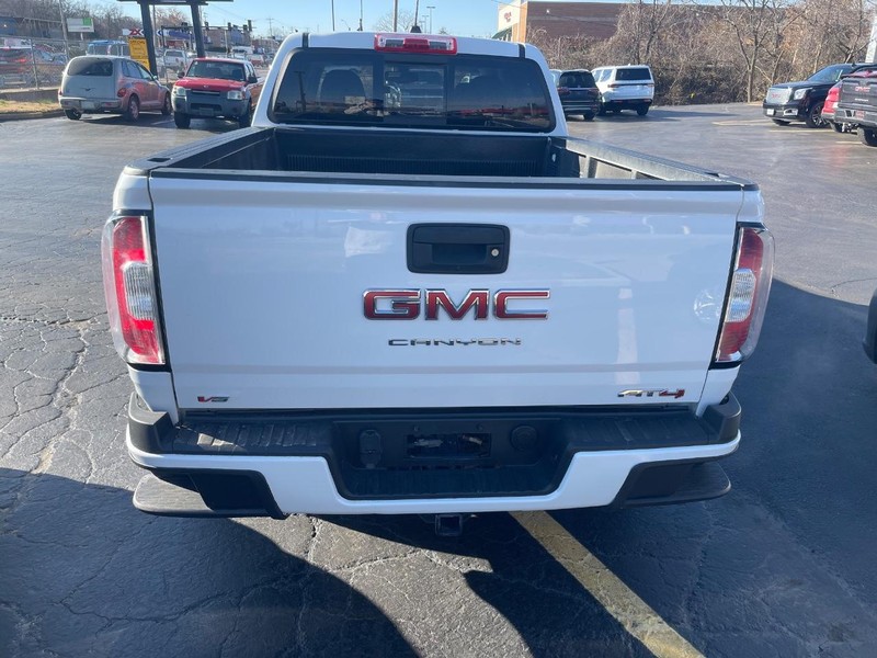 GMC Canyon Vehicle Full-screen Gallery Image 6