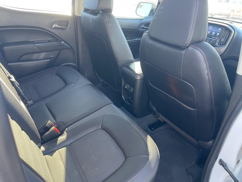 GMC Canyon Vehicle Full-screen Gallery Image 12
