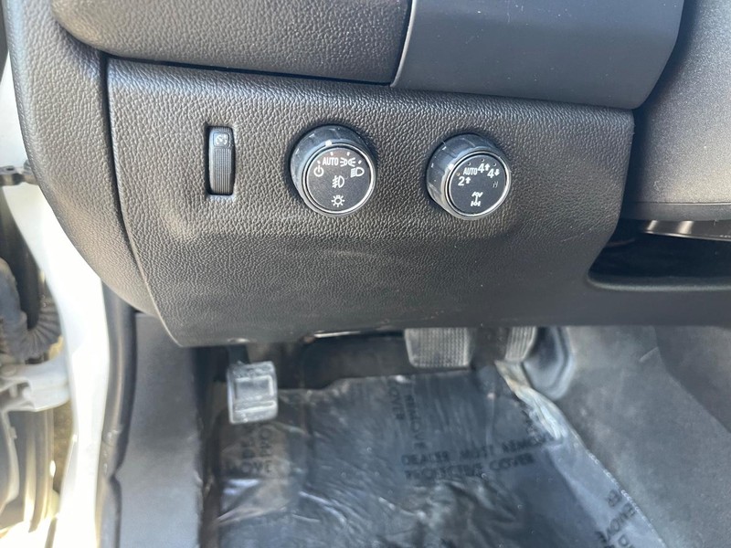 GMC Canyon Vehicle Full-screen Gallery Image 13