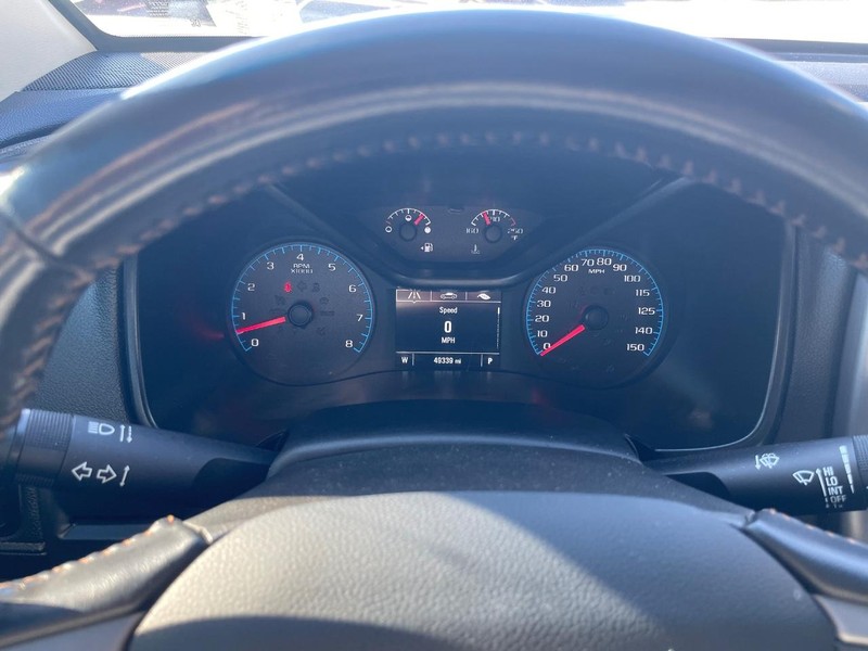 GMC Canyon Vehicle Full-screen Gallery Image 14