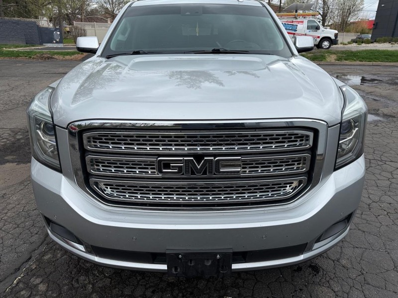 GMC Yukon Vehicle Full-screen Gallery Image 2
