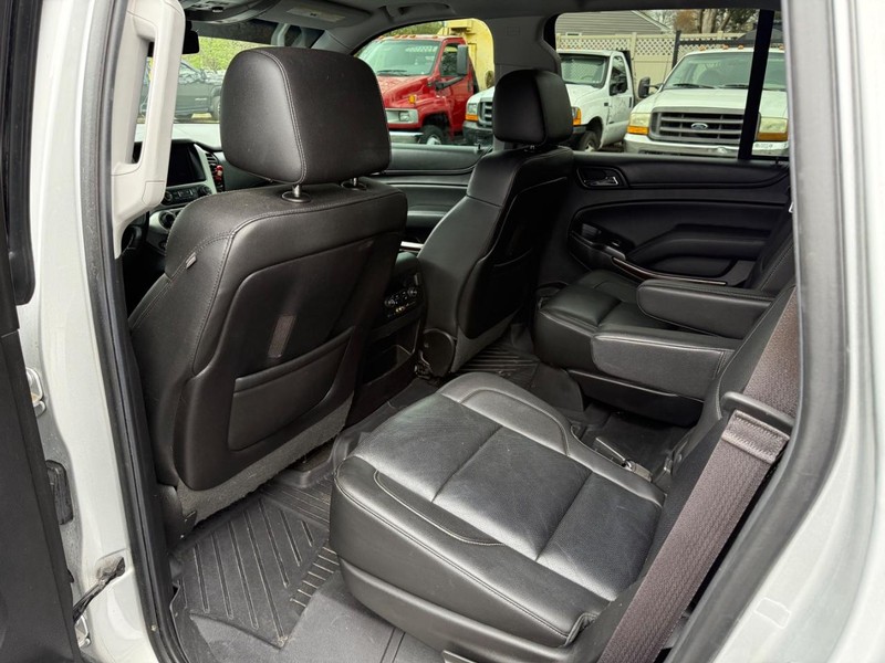 GMC Yukon Vehicle Full-screen Gallery Image 10