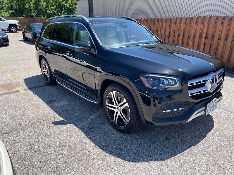 Mercedes-Benz GLS Vehicle Full-screen Gallery Image 2