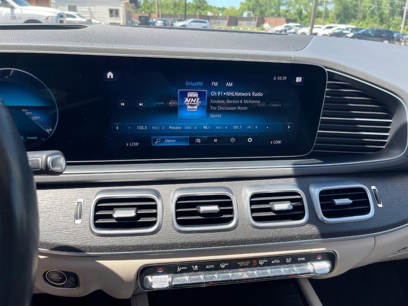 Mercedes-Benz GLS Vehicle Full-screen Gallery Image 7