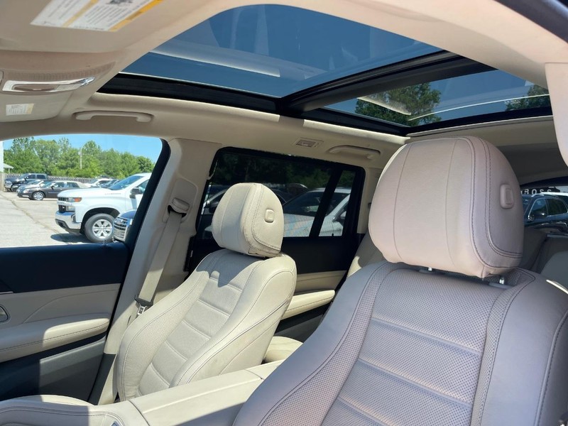 Mercedes-Benz GLS Vehicle Full-screen Gallery Image 10