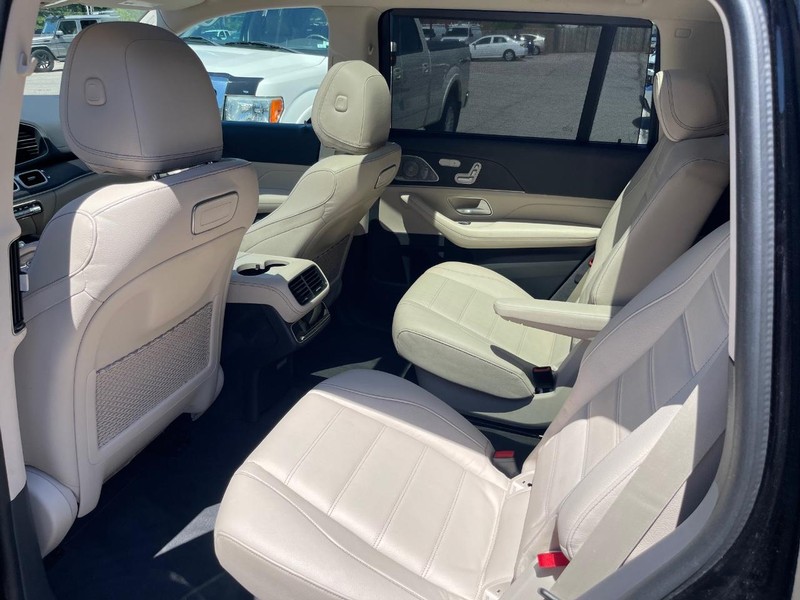 Mercedes-Benz GLS Vehicle Full-screen Gallery Image 12