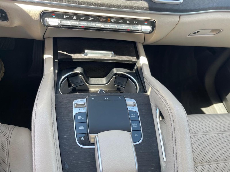 Mercedes-Benz GLS Vehicle Full-screen Gallery Image 14