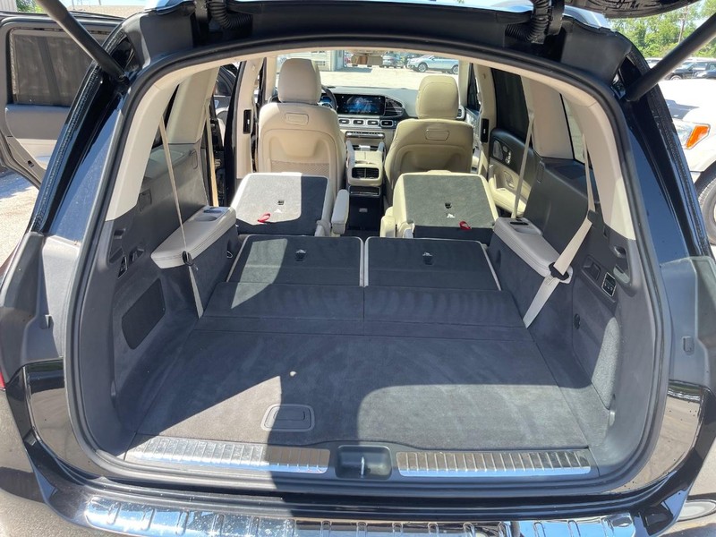 Mercedes-Benz GLS Vehicle Full-screen Gallery Image 16