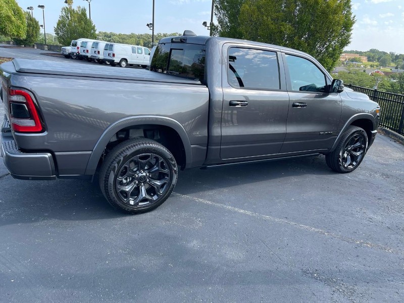 Ram 1500 Vehicle Full-screen Gallery Image 3