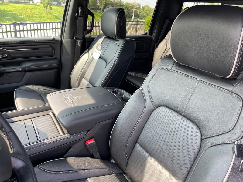 Ram 1500 Vehicle Full-screen Gallery Image 8