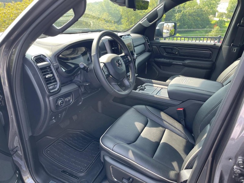 Ram 1500 Vehicle Full-screen Gallery Image 9