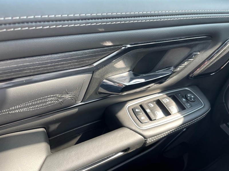 Ram 1500 Vehicle Full-screen Gallery Image 10