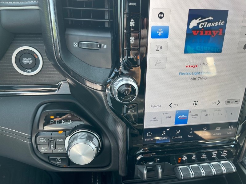 Ram 1500 Vehicle Full-screen Gallery Image 11