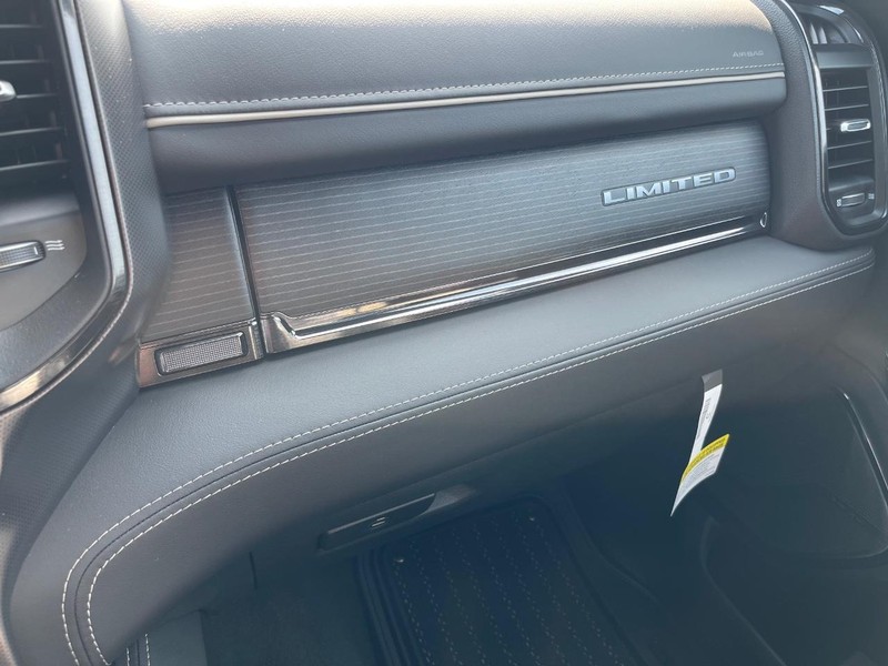 Ram 1500 Vehicle Full-screen Gallery Image 13