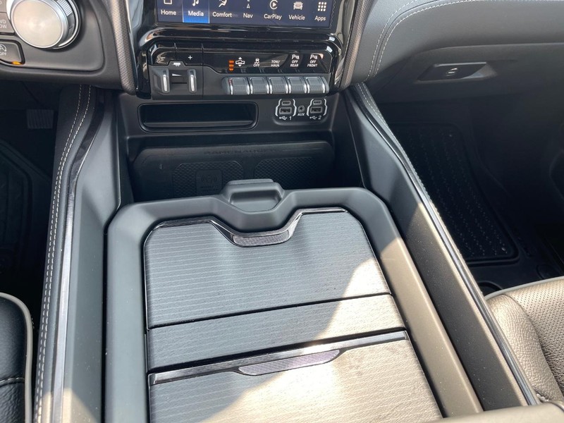 Ram 1500 Vehicle Full-screen Gallery Image 14
