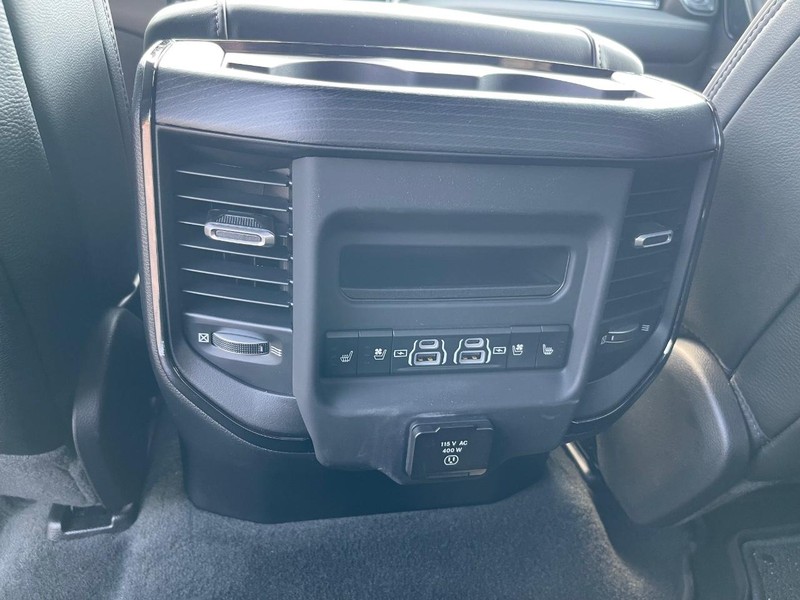 Ram 1500 Vehicle Full-screen Gallery Image 15