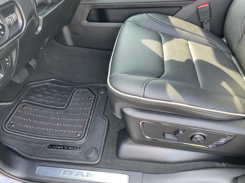 Ram 1500 Vehicle Full-screen Gallery Image 16