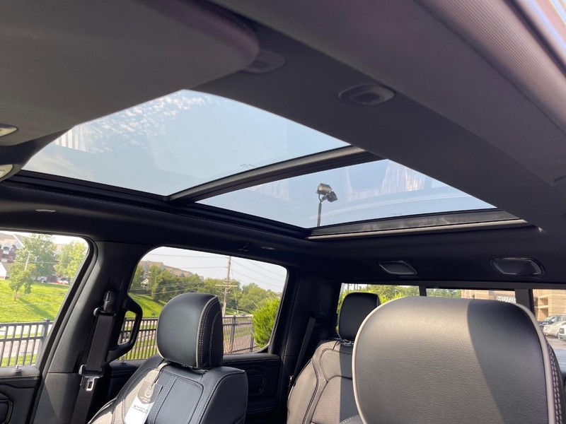 Ram 1500 Vehicle Full-screen Gallery Image 17