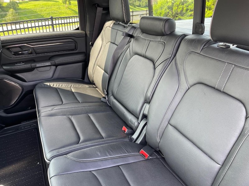 Ram 1500 Vehicle Full-screen Gallery Image 18