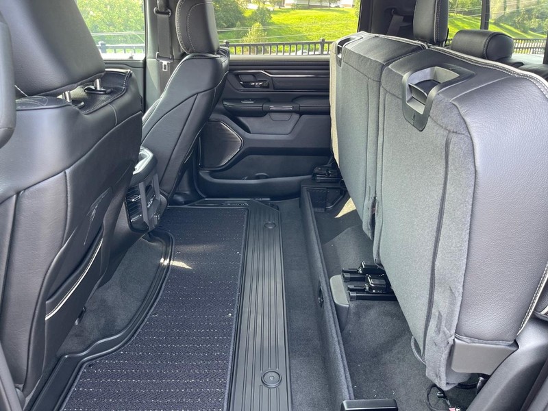 Ram 1500 Vehicle Full-screen Gallery Image 19