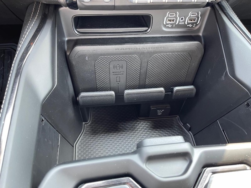 Ram 1500 Vehicle Full-screen Gallery Image 21