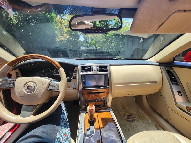 Cadillac XLR Vehicle Full-screen Gallery Image 6
