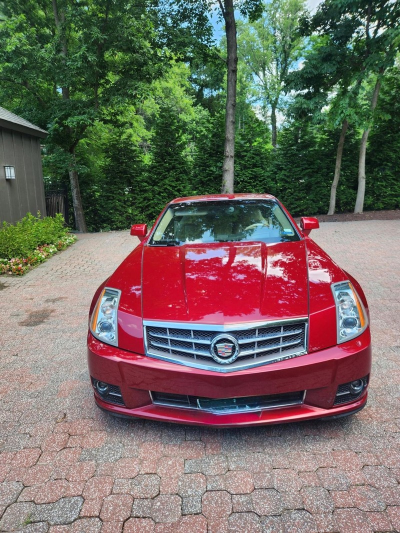Cadillac XLR Vehicle Full-screen Gallery Image 7