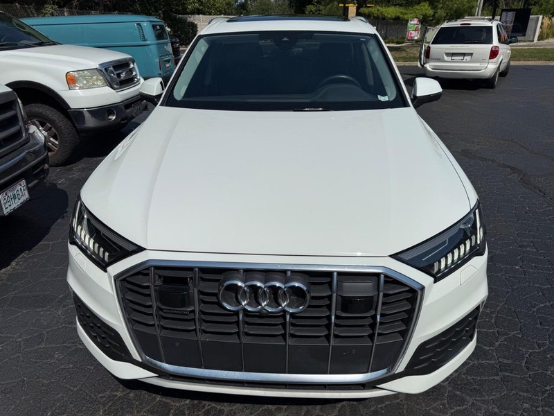 Audi Q7 Vehicle Full-screen Gallery Image 4