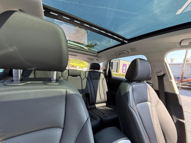 Audi Q7 Vehicle Full-screen Gallery Image 11