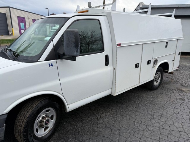 GMC Savana Commercial Cutaway 3500 Van 139" - Ballwin MO